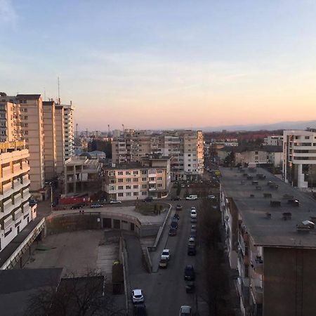 Salonul Rosu Διαμέρισμα Μπακάου Εξωτερικό φωτογραφία