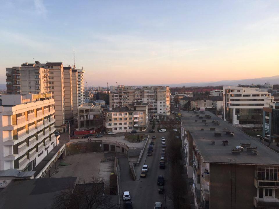Salonul Rosu Διαμέρισμα Μπακάου Εξωτερικό φωτογραφία