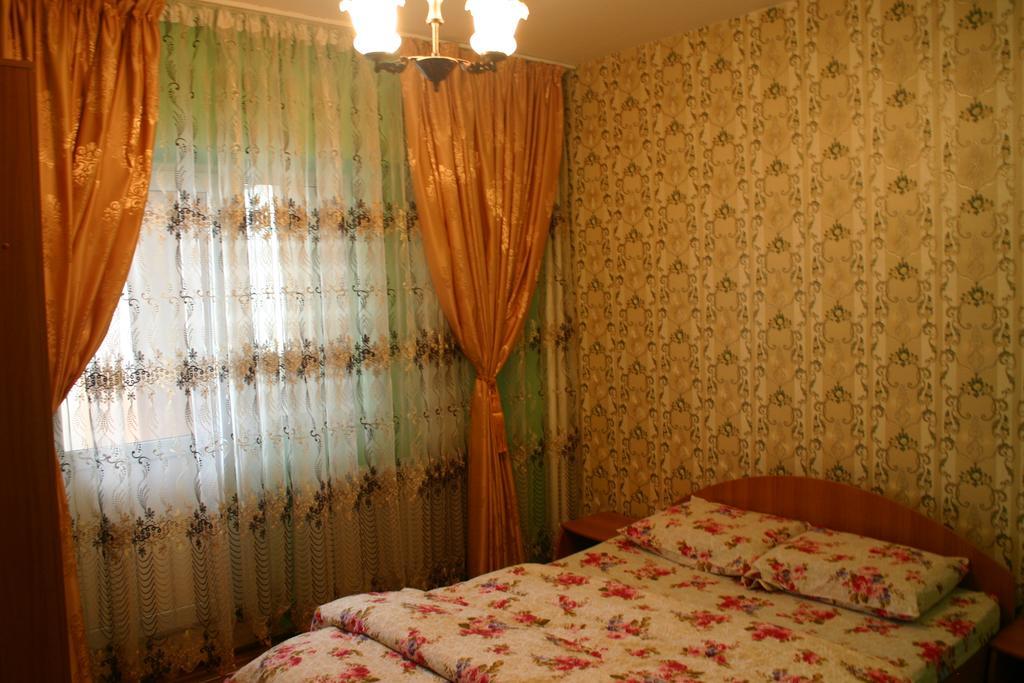 Salonul Rosu Διαμέρισμα Μπακάου Εξωτερικό φωτογραφία