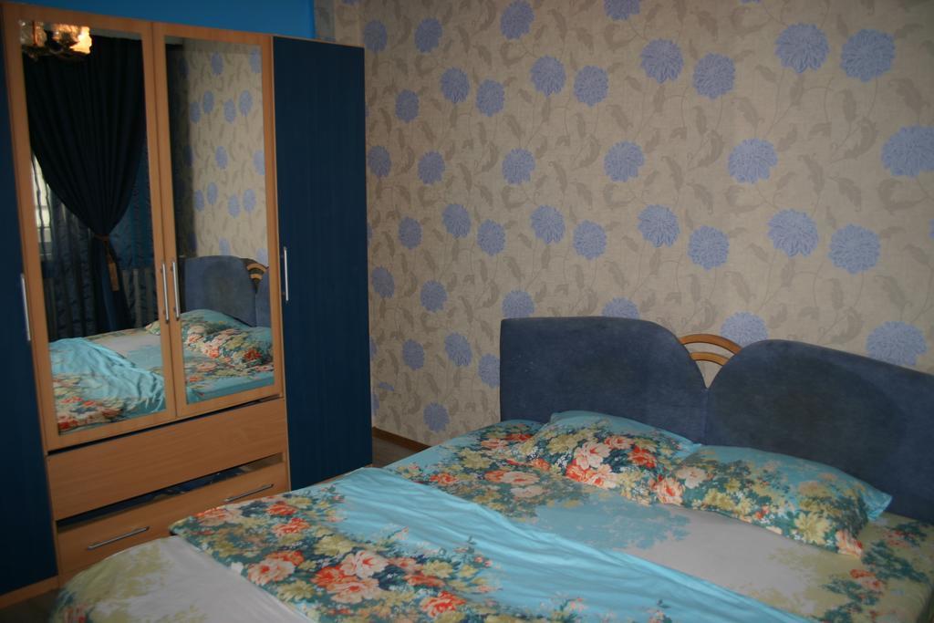 Salonul Rosu Διαμέρισμα Μπακάου Εξωτερικό φωτογραφία